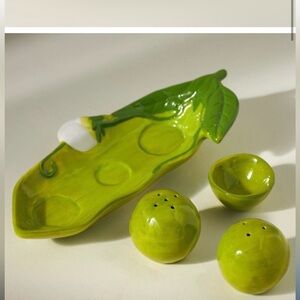Anthropologie Farm Stand Pea Pod Salt and Pepper Shaker